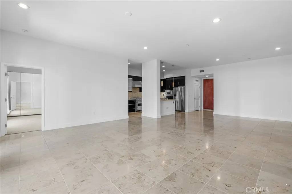 Irvine, CA 92612,402 Rockefeller #301