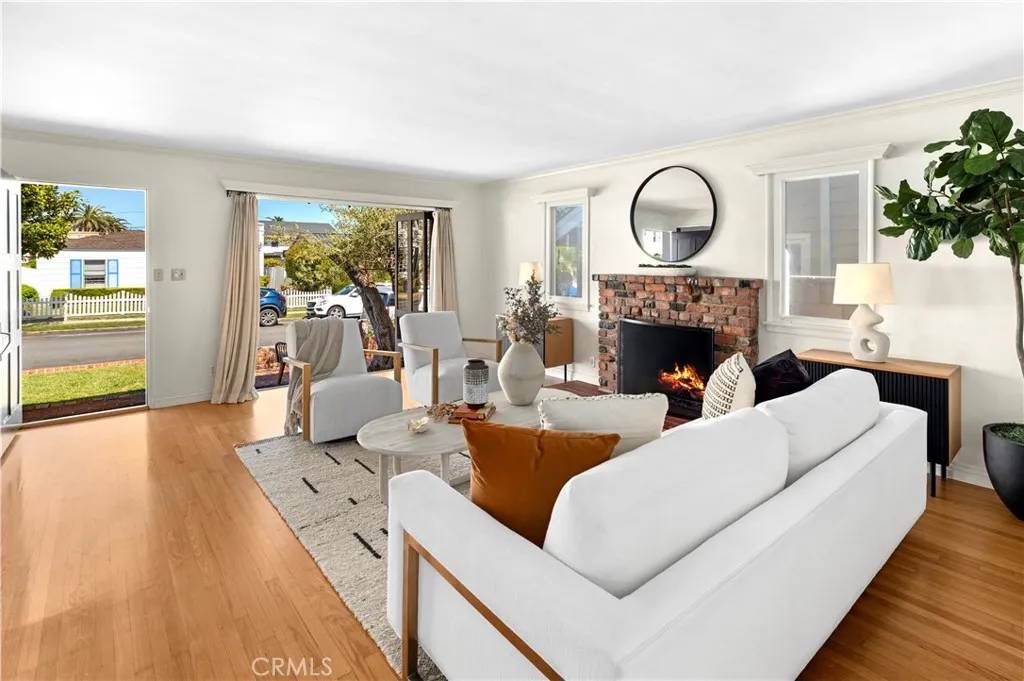 Corona Del Mar, CA 92625,310 Marigold Avenue
