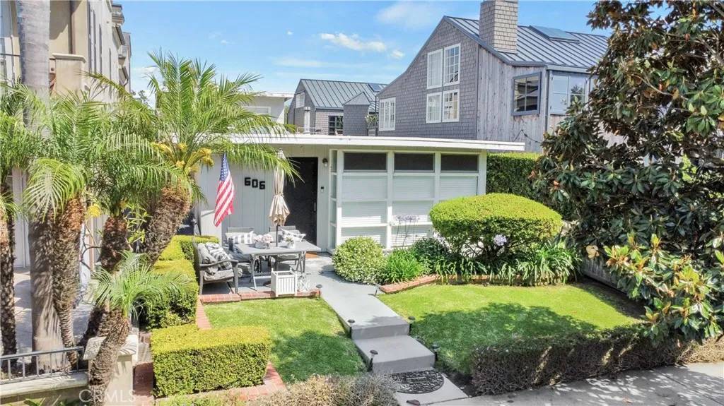 Corona Del Mar, CA 92625,606 Begonia Avenue