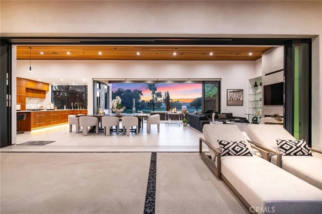 Huntington Beach, CA 92648,6691 Country Circle