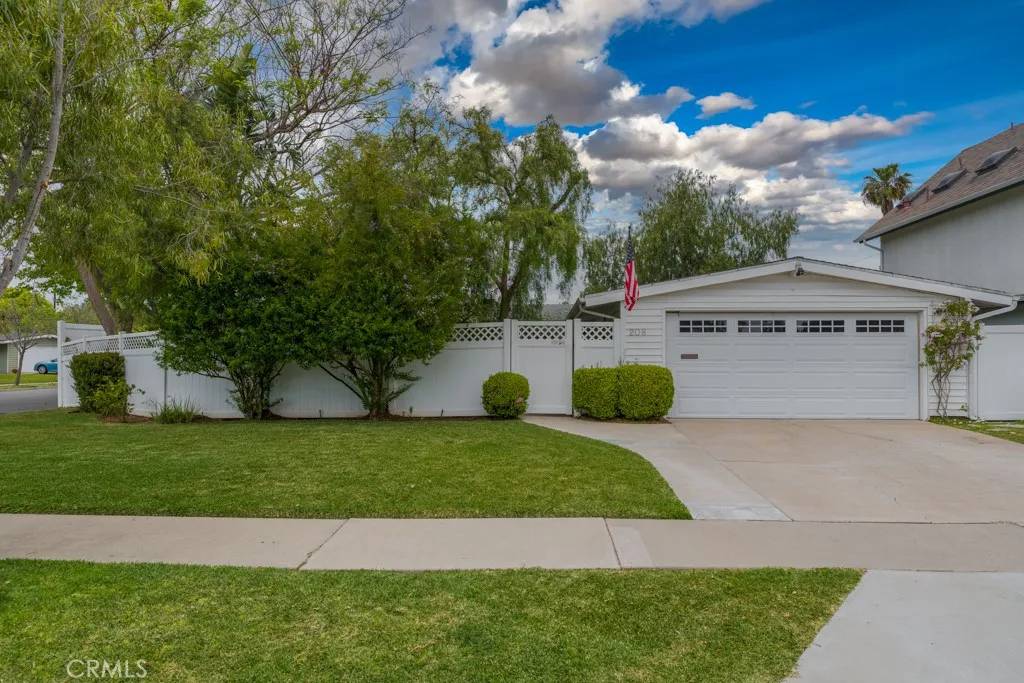 Costa Mesa, CA 92626,208 Dartmouth Place