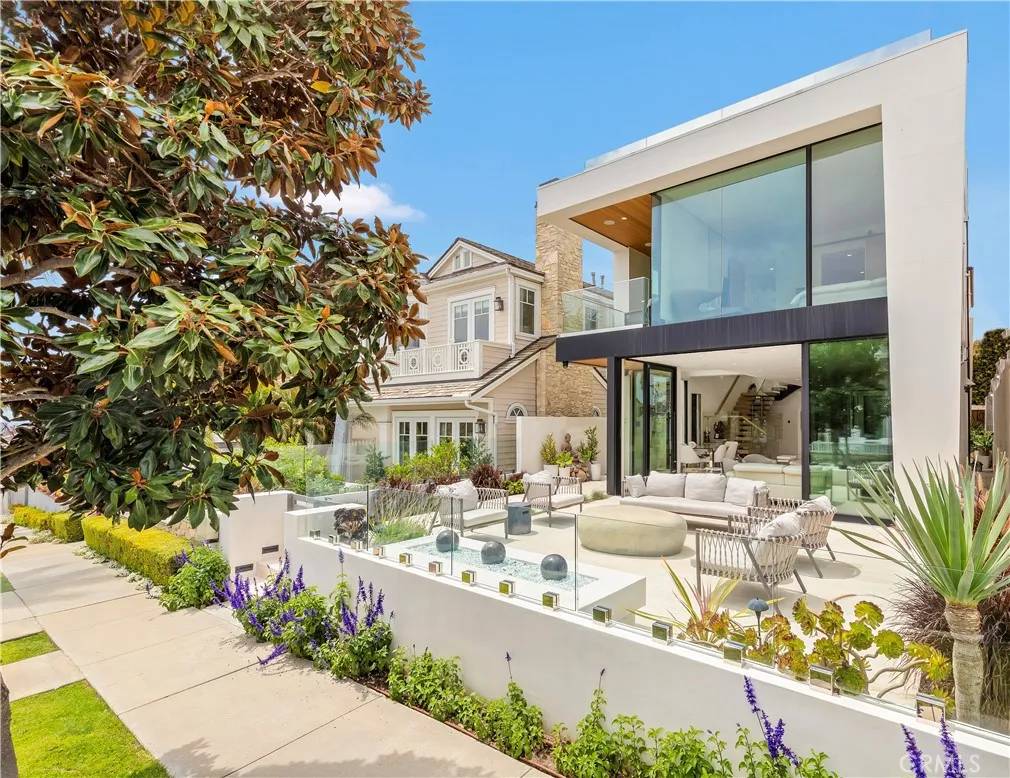 Corona Del Mar, CA 92625,221 Heliotrope Avenue