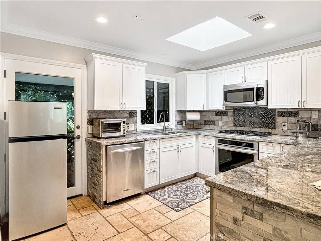 Newport Beach, CA 92663,211 19th Street