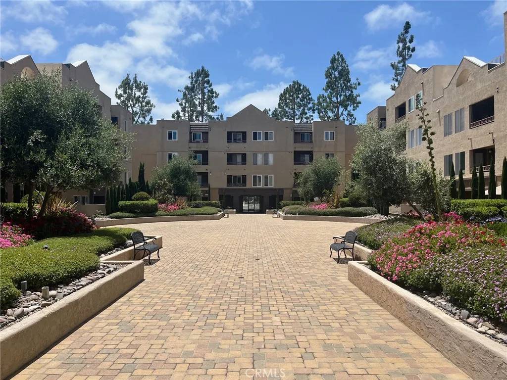 San Diego, CA 92122,8889 Caminito Plaza Centro #7304
