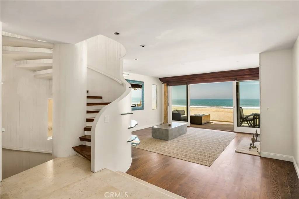 Surfside, CA 90743,87 Surfside Avenue #A