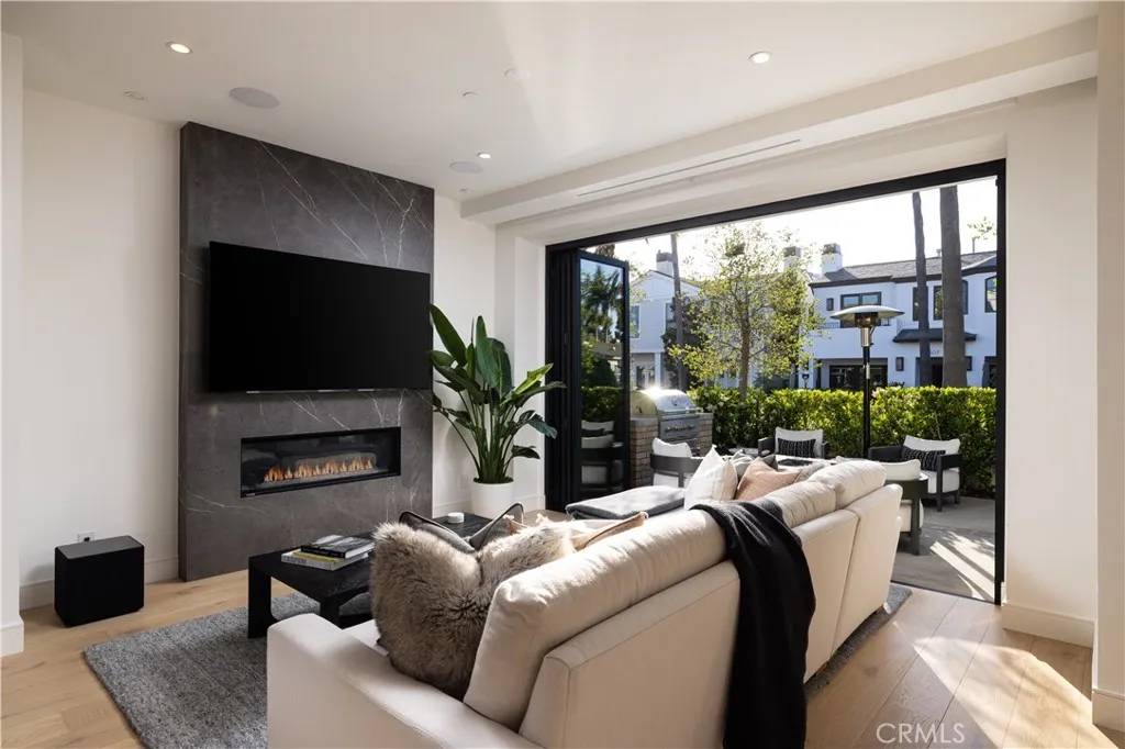 Corona Del Mar, CA 92625,508 Goldenrod Avenue