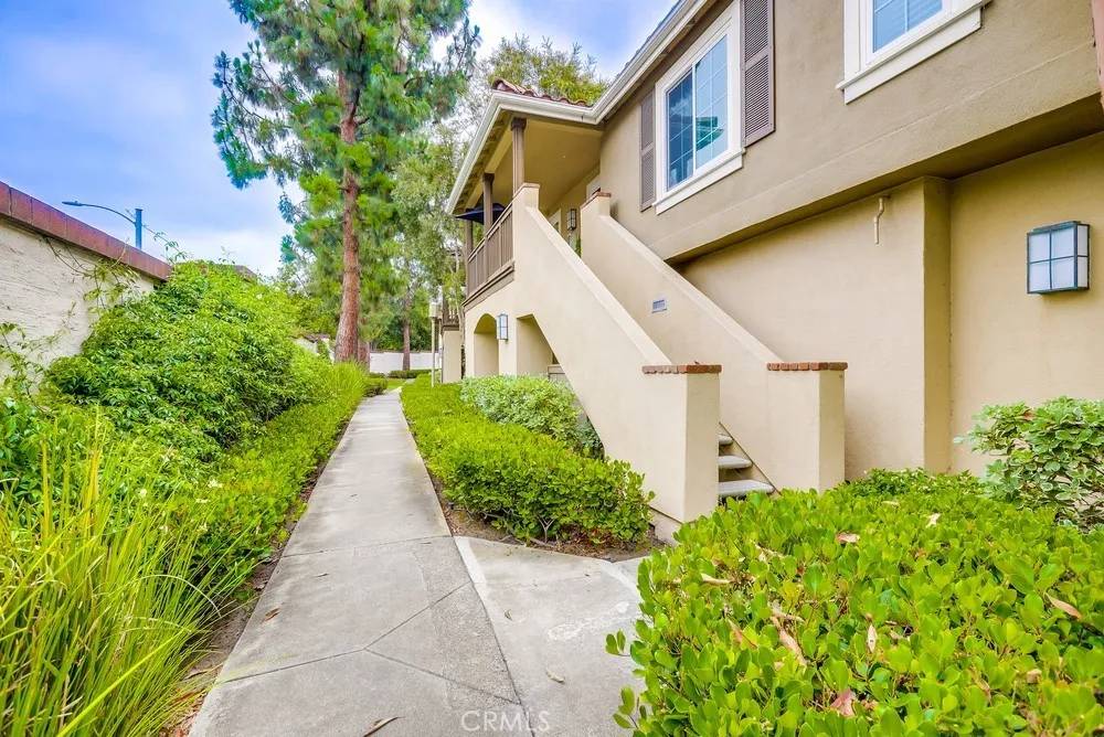Tustin, CA 92782,253 Gallery Way