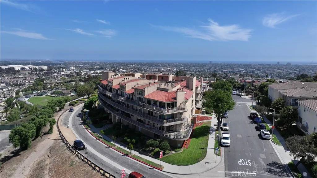 Signal Hill, CA 90755,2700 E Panorama Drive #208