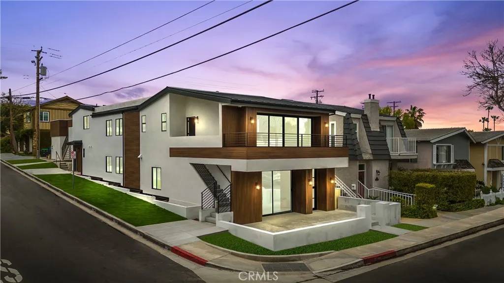 Corona Del Mar, CA 92625,520 Iris #B Avenue
