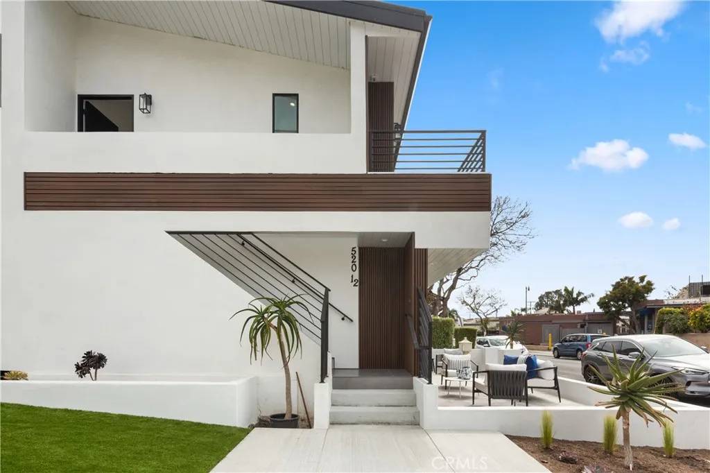 Corona Del Mar, CA 92625,520 Iris #B Avenue