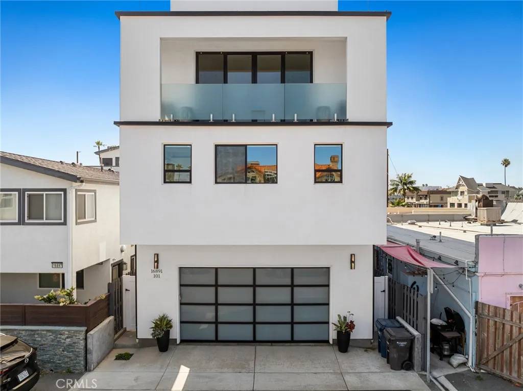 Sunset Beach, CA 90742,16891 11th Street #101