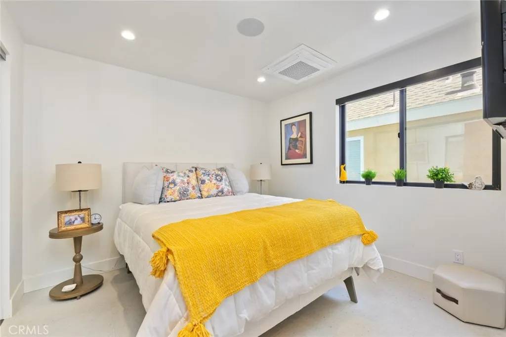 Newport Beach, CA 92661,500 E Balboa Boulevard