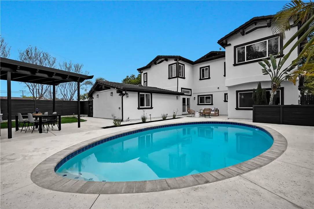 Costa Mesa, CA 92626,3119 Gibraltar Avenue