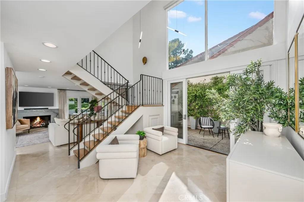 Newport Beach, CA 92660,417 Vista Suerte
