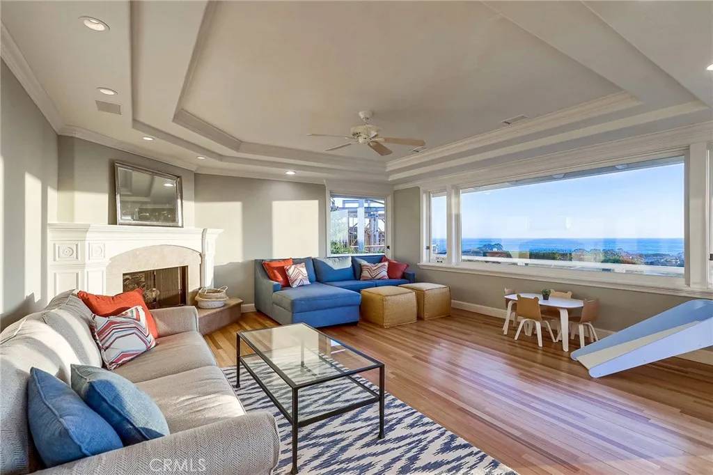 Corona Del Mar, CA 92625,407 Mendoza Terrace
