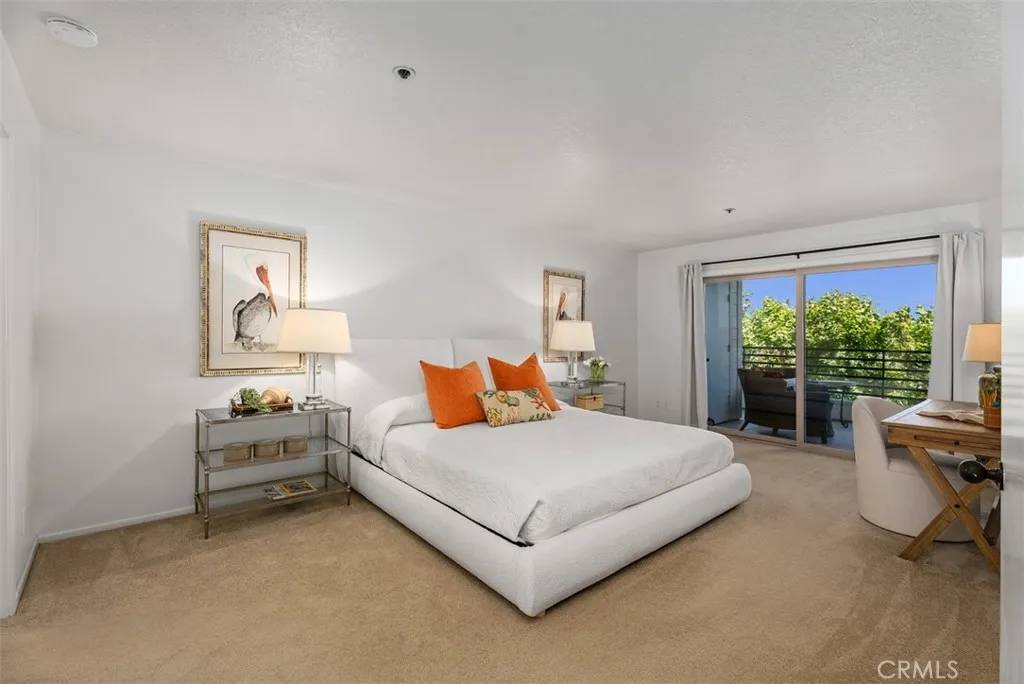 Newport Beach, CA 92663,260 Cagney Lane #206