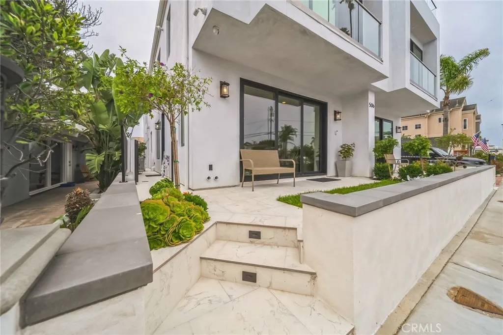 Newport Beach, CA 92663,506 Clubhouse Avenue