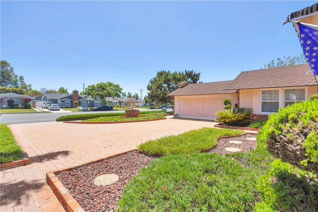Los Alamitos, CA 90720,3321 Orangewood Avenue