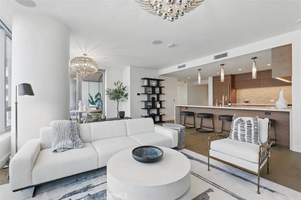 San Diego, CA 92101,888 W E Street #505