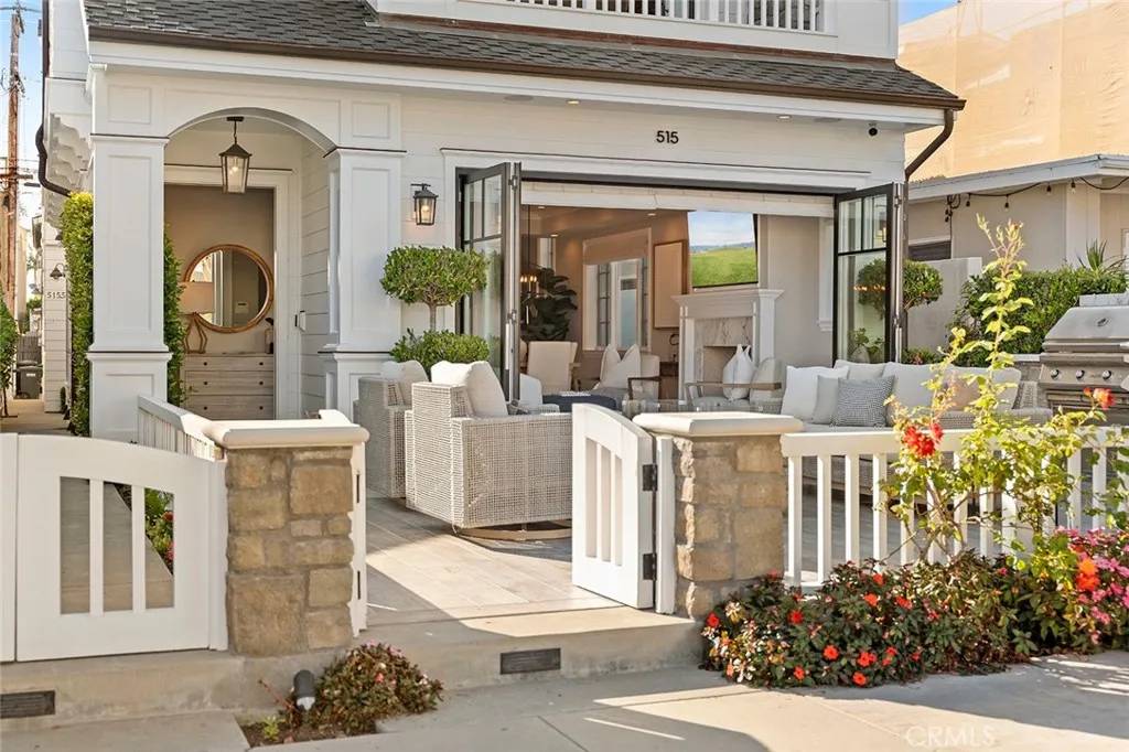 Corona Del Mar, CA 92625,515 Narcissus Avenue