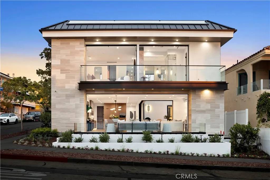 Corona Del Mar, CA 92625,220 Carnation Ave.