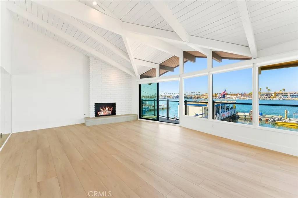 Newport Beach, CA 92662,404 S Bay Front