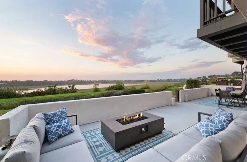 Newport Beach, CA 92660,303 Esperanza #7A
