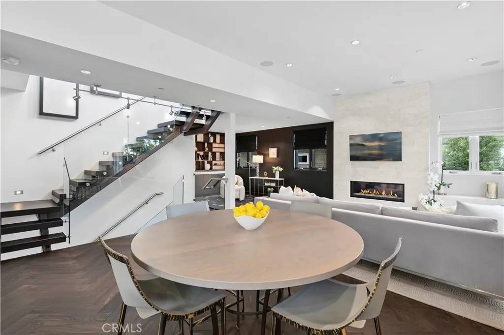 Corona Del Mar, CA 92625,3731 5th Avenue