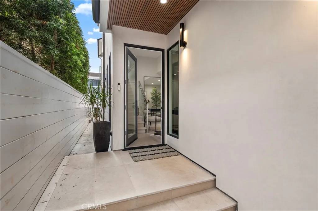 Corona Del Mar, CA 92625,508 Acacia