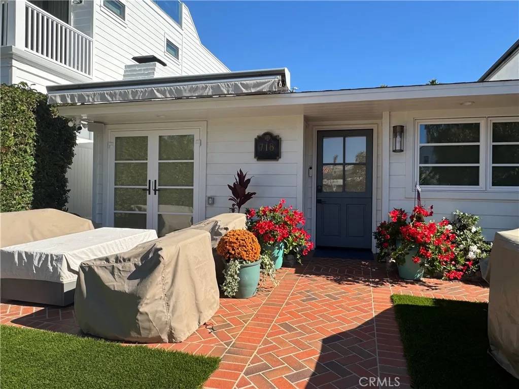 Corona Del Mar, CA 92625,718 Fernleaf