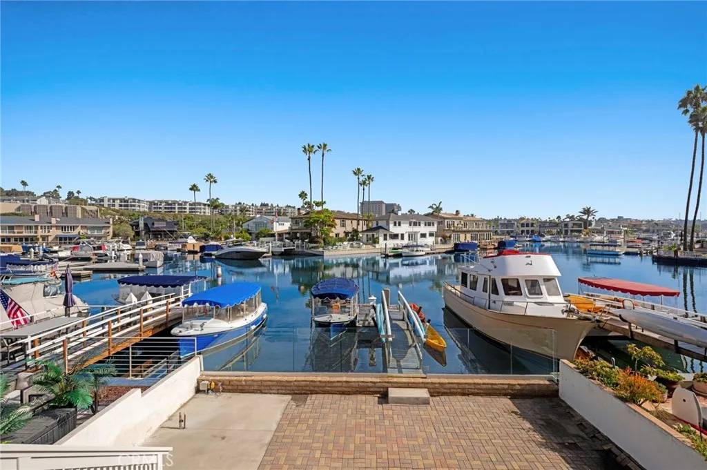 Newport Beach, CA 92663,4208 River