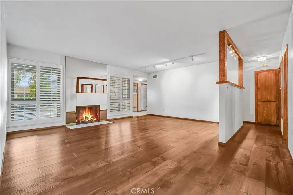 Huntington Beach, CA 92647,16502 Loire