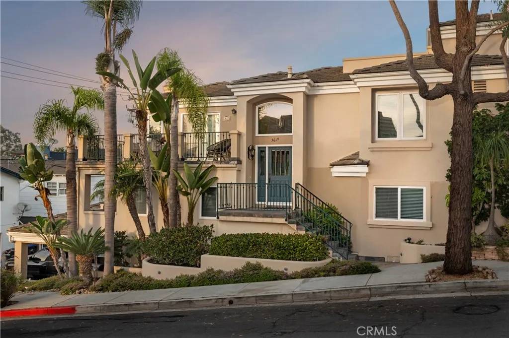 Corona Del Mar, CA 92625,501 Poppy