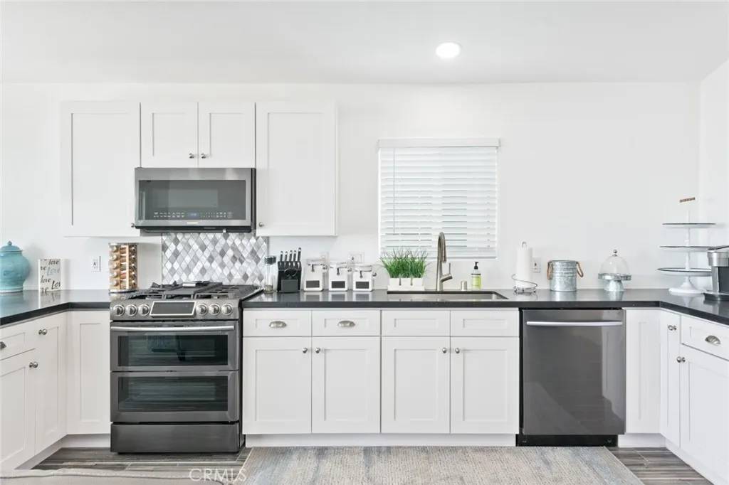 Newport Beach, CA 92663,2212 W Oceanfront