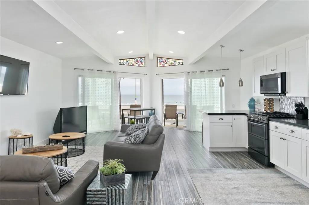 Newport Beach, CA 92663,2212 W Oceanfront