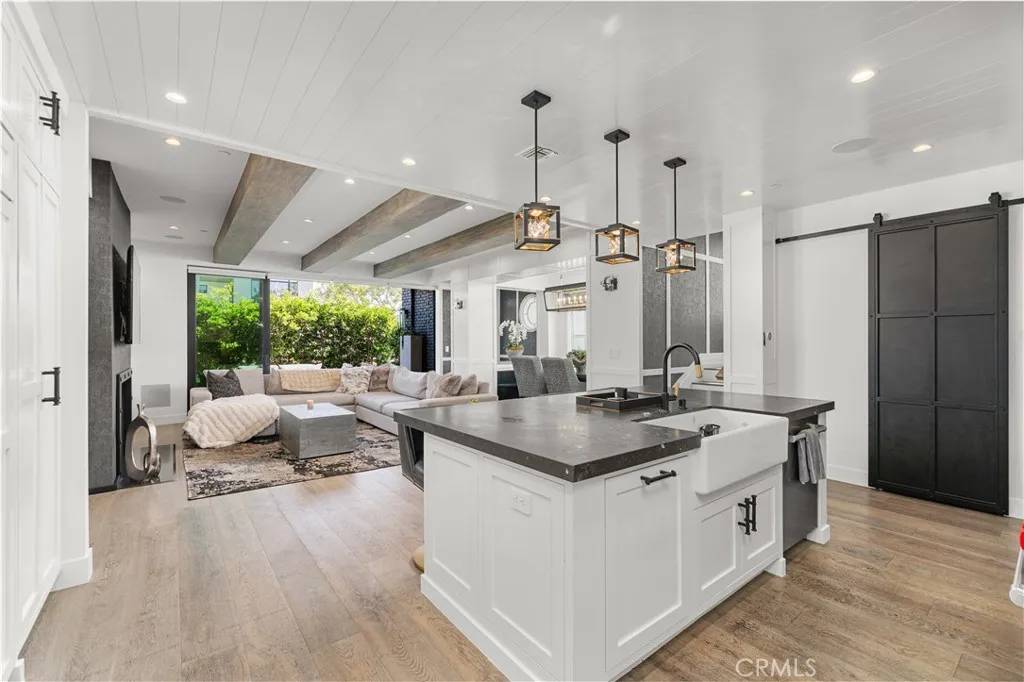 Newport Beach, CA 92661,2037 E Ocean