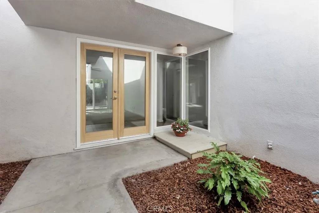 Costa Mesa, CA 92627,363 Ravello