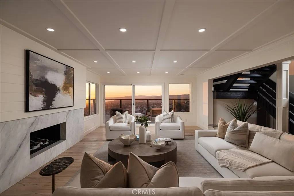 San Clemente, CA 92672,303 E Avenida Cordoba