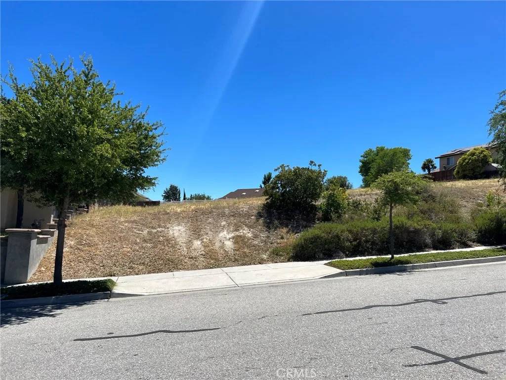 Paso Robles, CA 93446,734 Red Cloud
