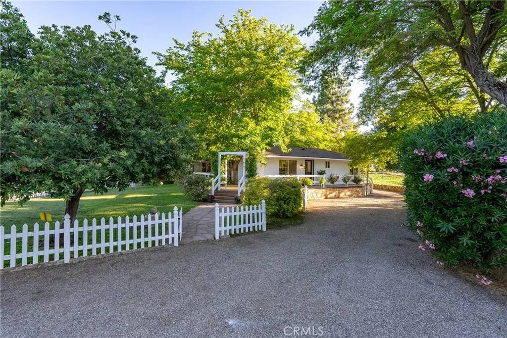 Paso Robles, CA 93446,9480 Chimney Rock Road