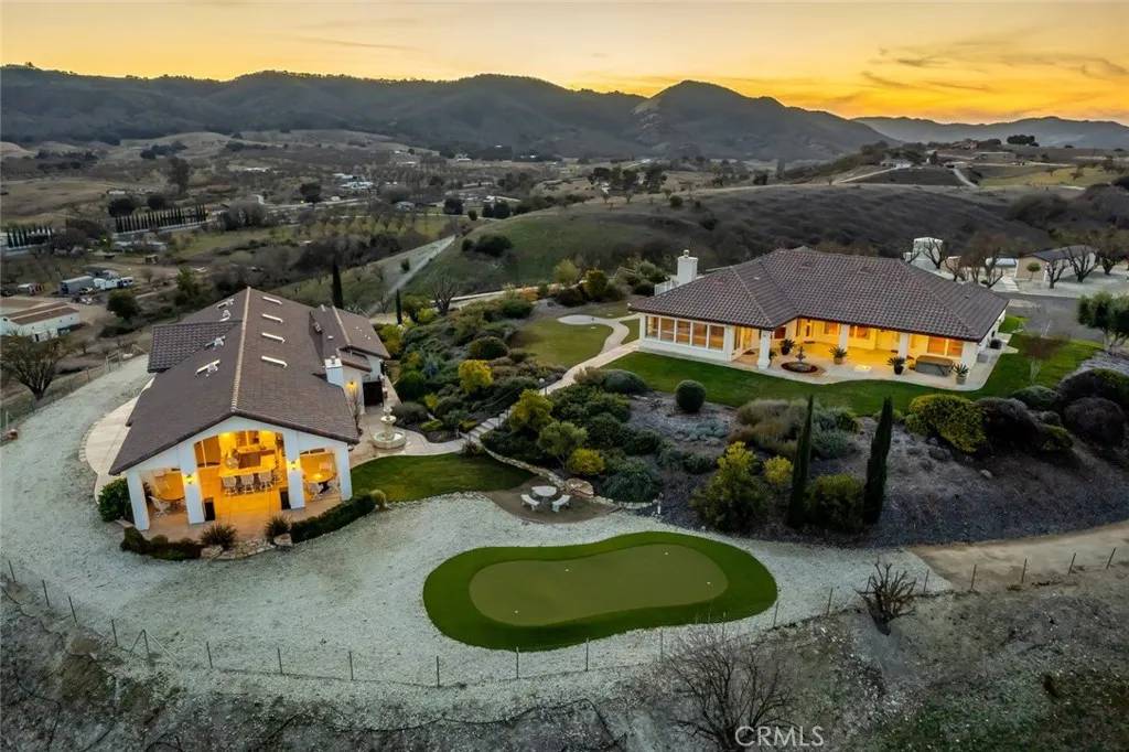 Paso Robles, CA 93446,5495 Vista Serrano Way