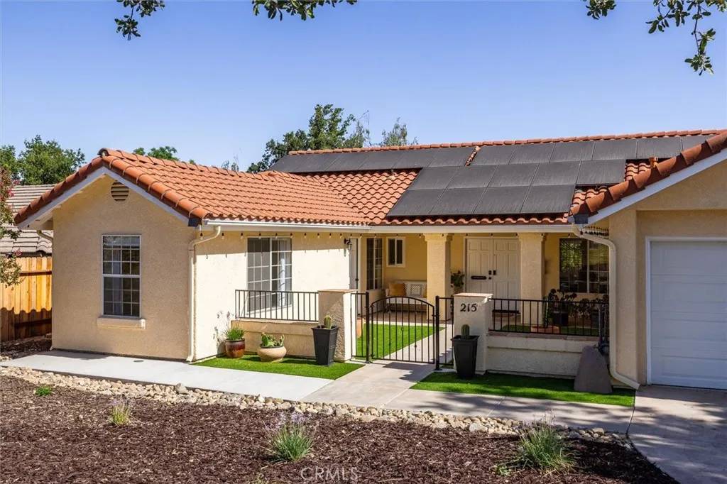 Paso Robles, CA 93446,215 Meadowlark Road