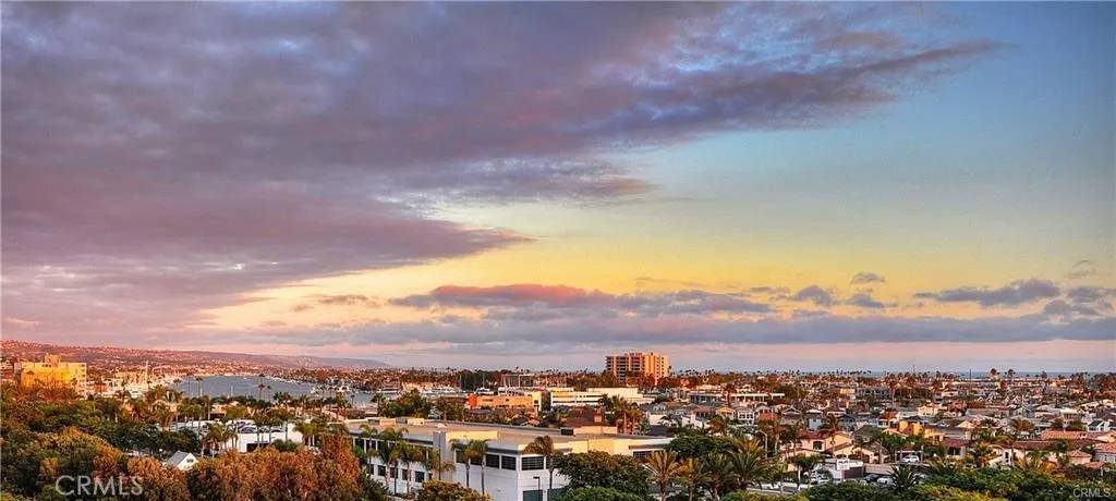 Newport Beach, CA 92663,210 Lille Lane #208