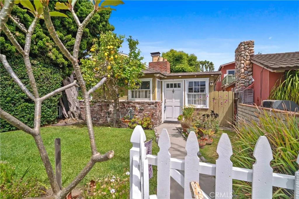 Corona Del Mar, CA 92625,310 Heliotrope Avenue