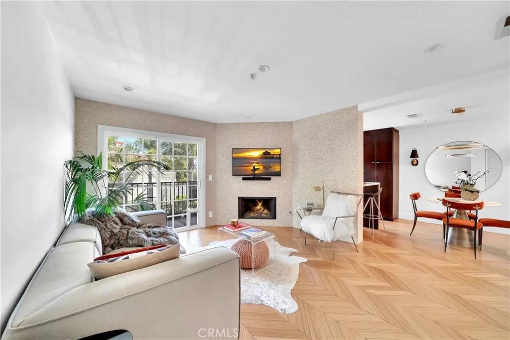 Huntington Beach, CA 92648,606 Lake Street #28