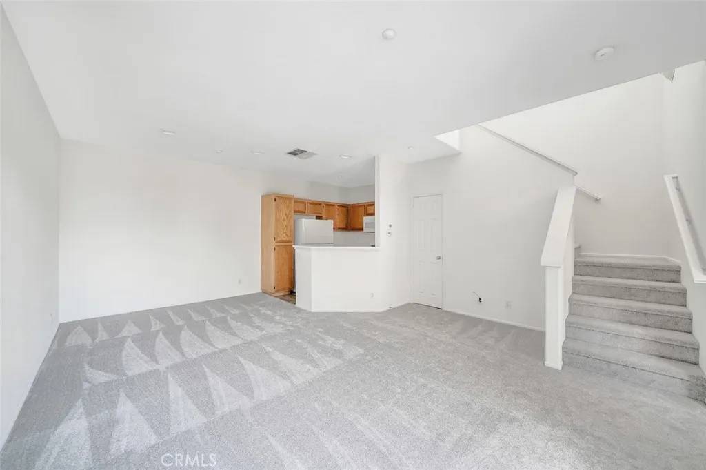 Irvine, CA 92618,2211 Crescent Oak