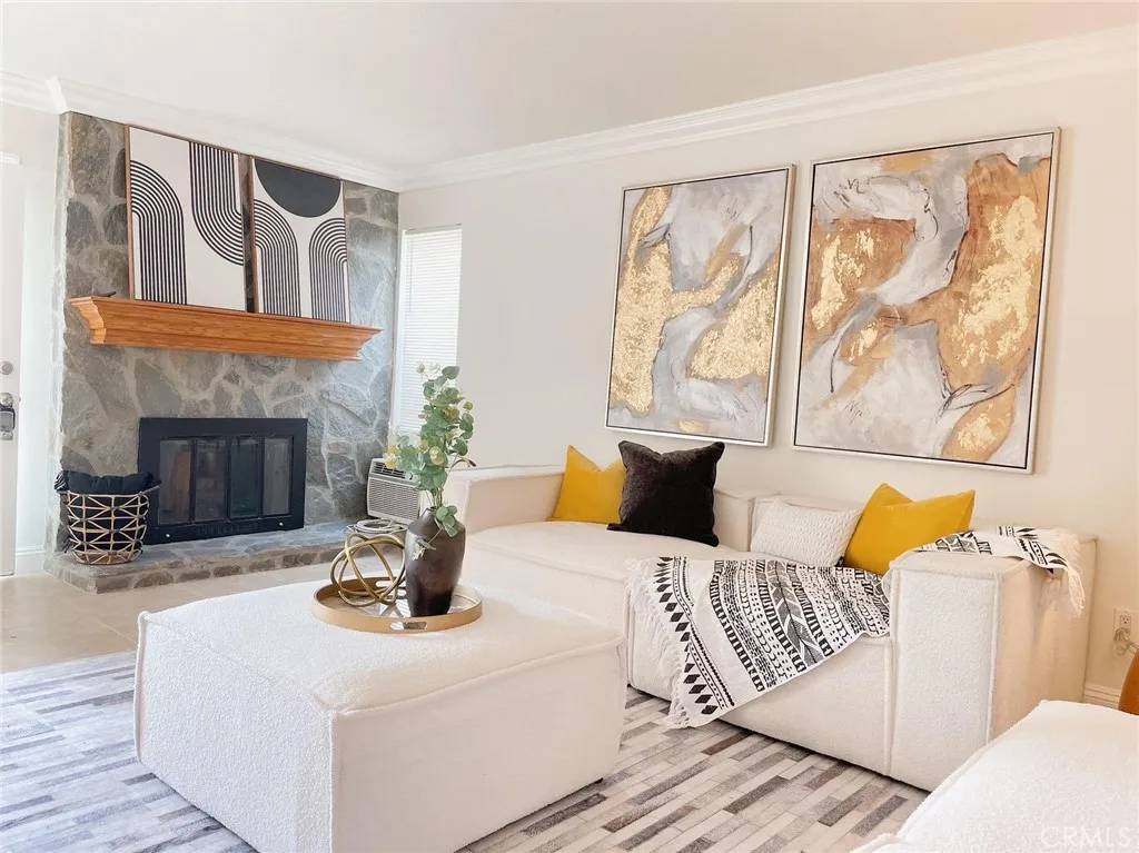 Tustin, CA 92780,1596 Mitchell Avenue