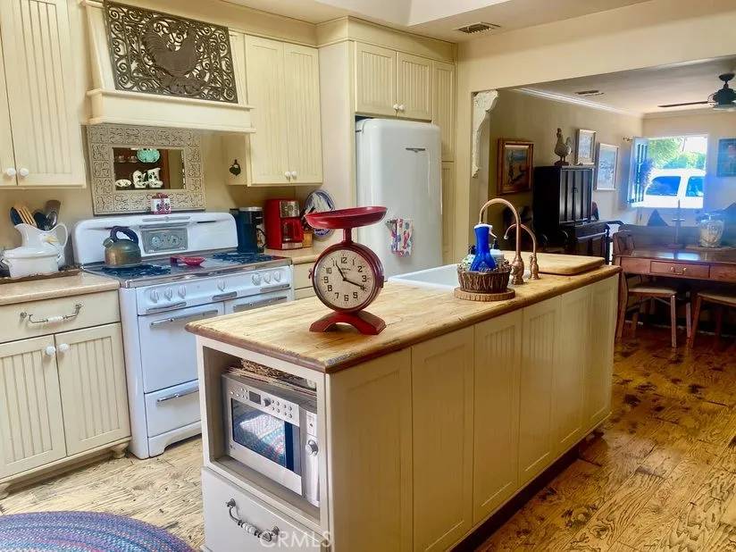 Newport Beach, CA 92662,203 Amethyst Avenue