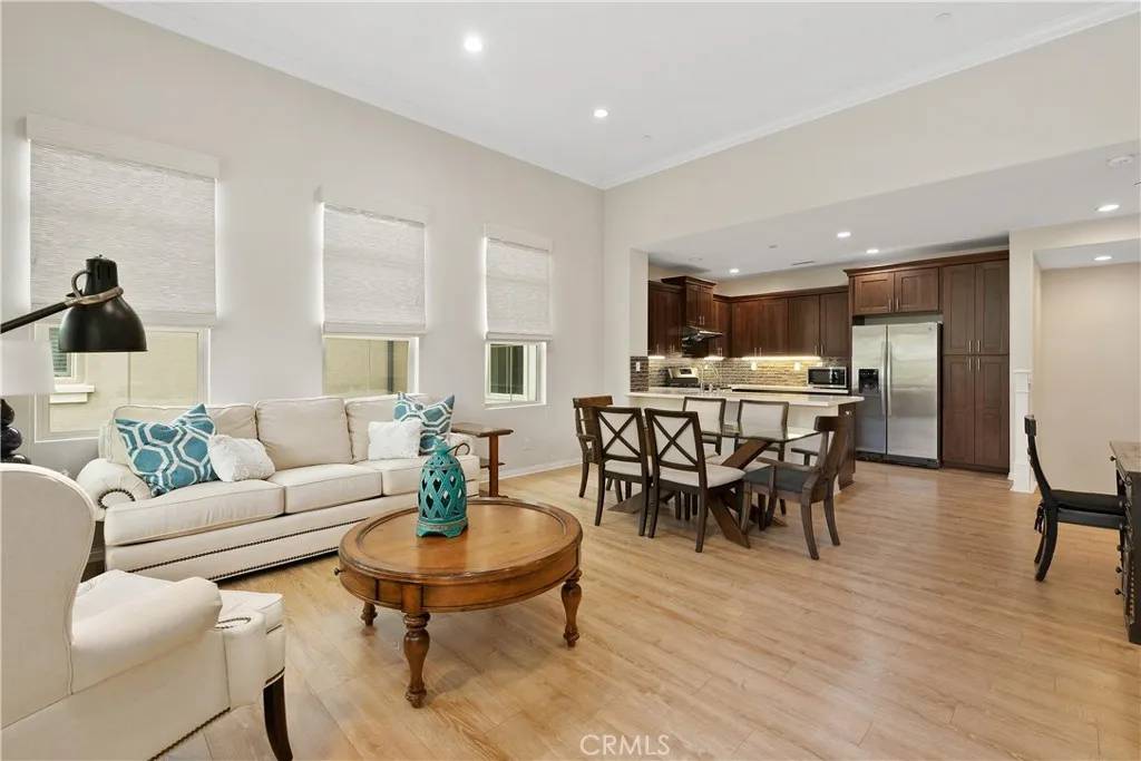 Irvine, CA 92620,78 Rose Arch #21