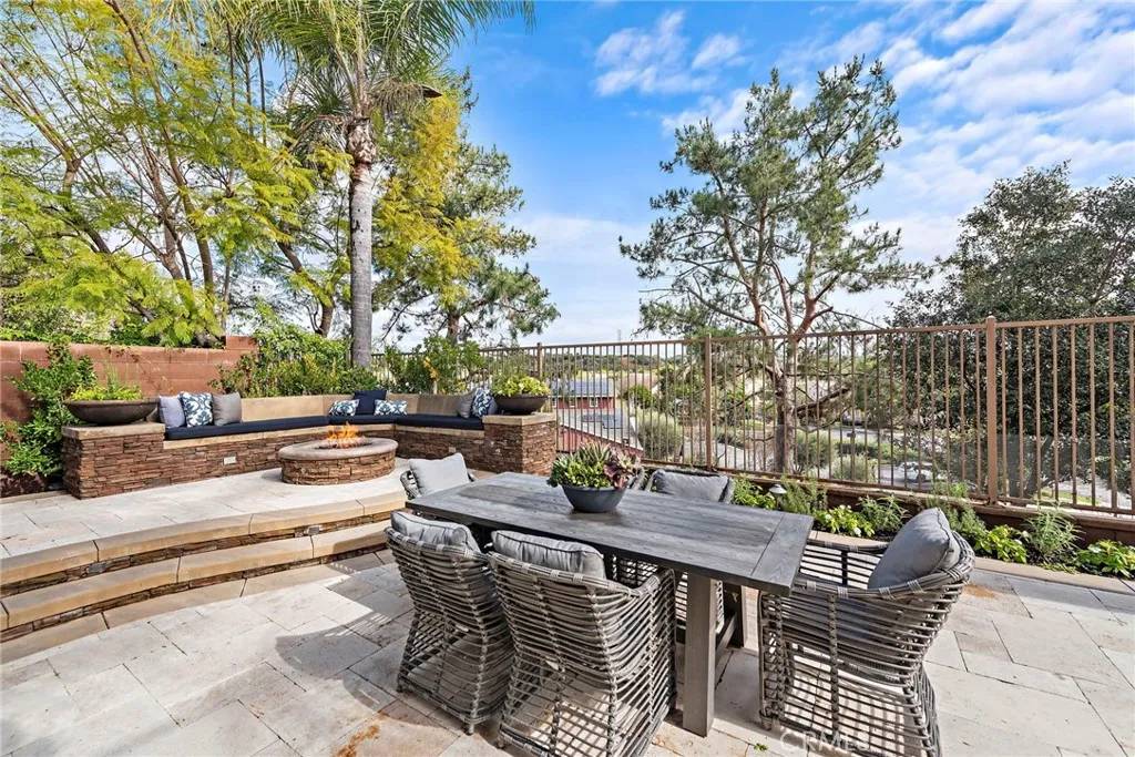 Ladera Ranch, CA 92694,32 Foliate